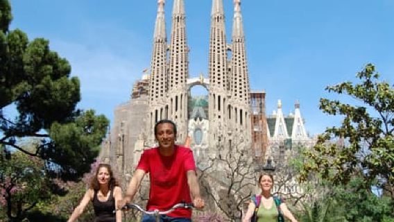 Barcelona: Tur Sepeda 3 Jam dengan Tapas Spanyol