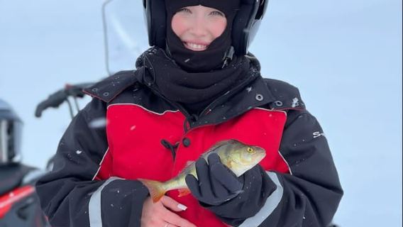 Saariselkä: tour de pesca en hielo al lago Inari, renos y almuerzo