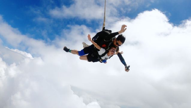 河北秦皇島阿亞那海景跳傘認準官方預約【海景跳傘+教練1V1帶跳+美美出片+影片剪輯】