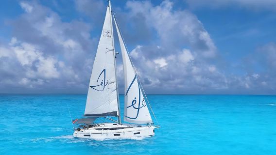 【陵水清水灣遊艇帆船包船】陵水清水灣德國進口巴伐利亞42尺豪華單體帆船包船出海～觀光美景海釣水上娛樂