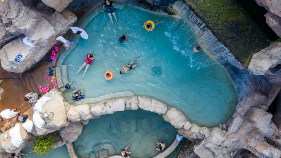 Tur sewa kendaraan pribadi Nanjing dengan Mobil Sewaan: Tangshan No. 1 Hot Spring Resort dan Jiangsu Garden Expo Park