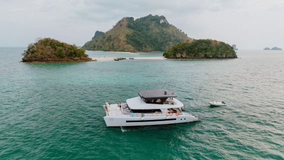 Excursión de medio día en yate por las cuatro islas de Krabi con almuerzo/cena y actividades de excursiones en kayak o barco con fondo de cristal