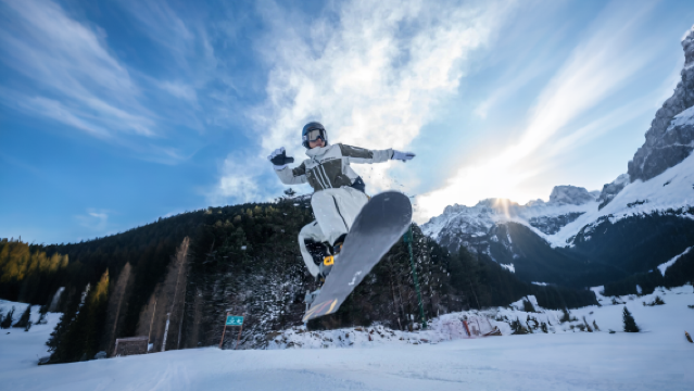 【2-8人獨立團】汶川羌人谷滑雪場+含門票+滑雪票+上門接駁