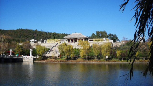 Private chartered tour: Hukou Waterfall + The Mausoleum of Yellow Emperor + Nanniwan + Former Residence of Educated Youth 1-day tour