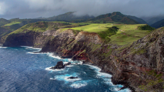 West Maui and Molokai Waterfalls Helicopter Tour