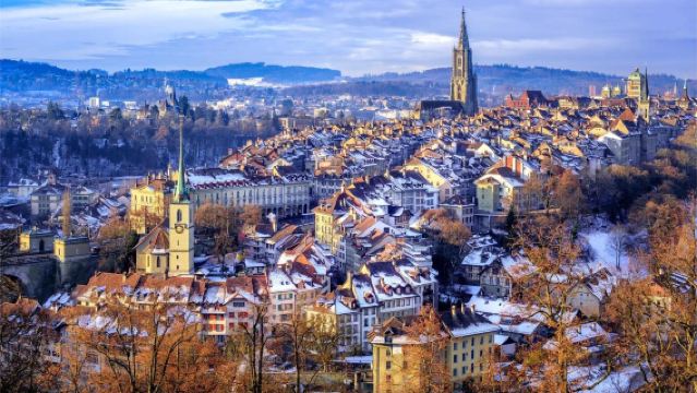 瑞士蘇黎世出發：圖恩城堡+施皮茨小鎮+布里恩茨湖【中文包車】