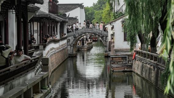 蘇州：翻譯陪同/商務接待/導遊地陪/中英俄西班牙等小語種可選