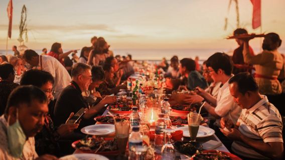 Cena a base di pesce e esperienza al tramonto al Teba Cafe