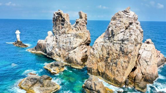 Катамаран интернет-знаменитости Lingshui Shuangfanshi выходит в море