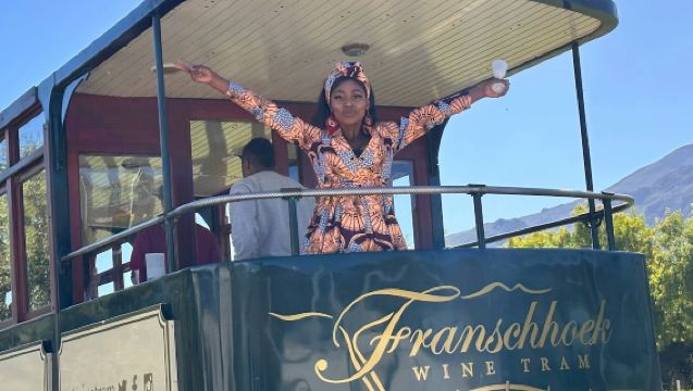 รถรางไวน์ฟรานส์ฮุก: ทัวร์ขึ้นลงได้ตามใจชอบ พร้อมบริการรับส่ง