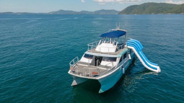 ออกจากภูเก็ต: เรือคาตามารัน Blue Whale ทัวร์ 1 วันเกาะราชาน้อย + เกาะราชาใหญ่ + Promthep Cape