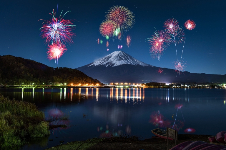 限定浪漫】河口湖冬花火+富士山西湖合掌村或西湖樹冰祭一日遊| Trip.com