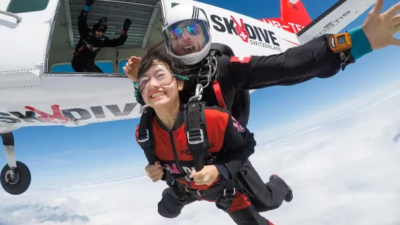 Saut en parachute à Interlaken en Suisse | Vue aérienne sur le Jungfrau | Expérience de saut en parachute en altitude | Transfert depuis l'hôtel inclus