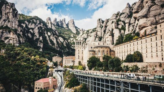 Montserrat: Morning Tour from Barcelona with Cog-Wheel Train and Black Madonna