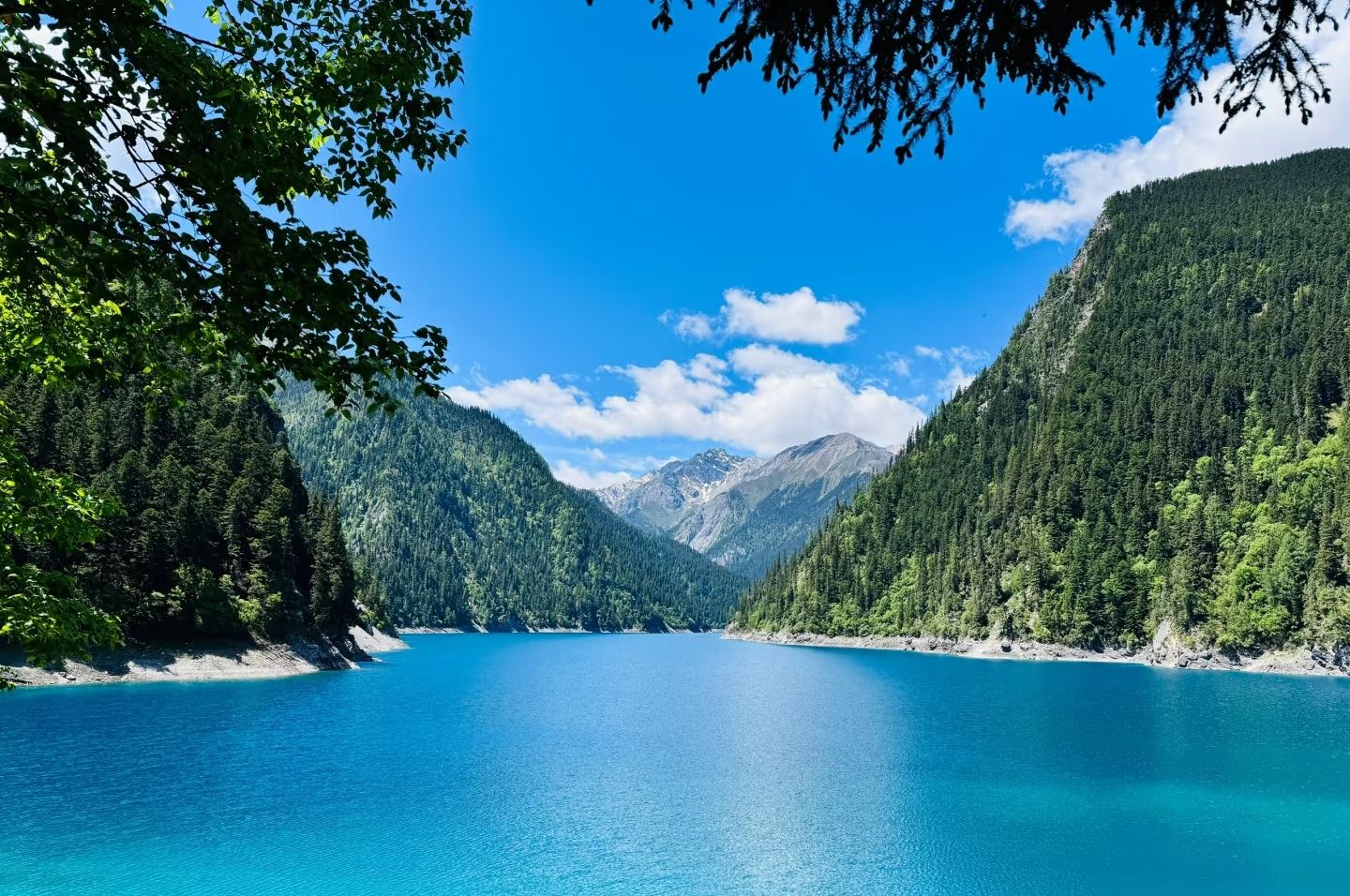 Huanglong Valley & Jiuzhaigou Private Tour