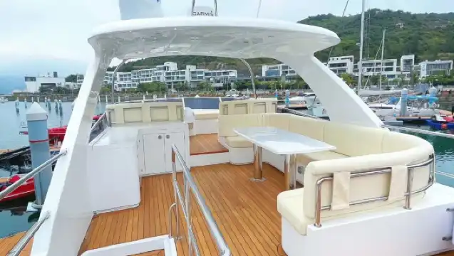 【官方接待】深圳自家遊艇、釣魚艇、帆船多種船型拼船包船可選~免費提供釣竿魚餌海釣+海上泳池+滑滑梯+浮潛