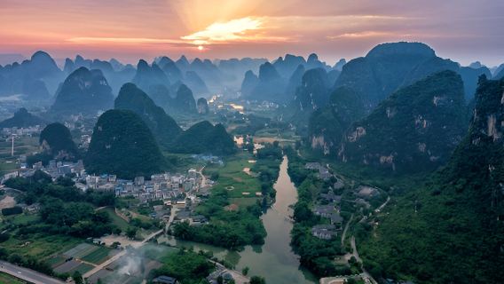 Tour Culturale Notturno a Guilin: Yulong River Park, Guilin Romance Park & Spettacolo Serale di Sanjie Liu