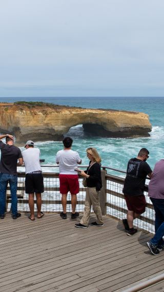 Great Ocean Road Classic Sunset Day-Tour [English & Chinese speaking driver/guide & popular spots & air-conditioned bus] in Melbourne