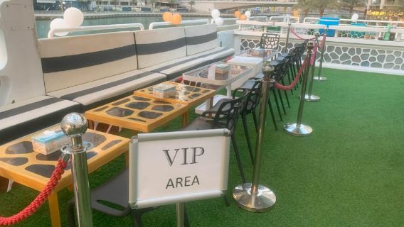 두바이: 저녁 식사와 불꽃놀이가 포함된 Desert Rose 새해 전야 크루즈