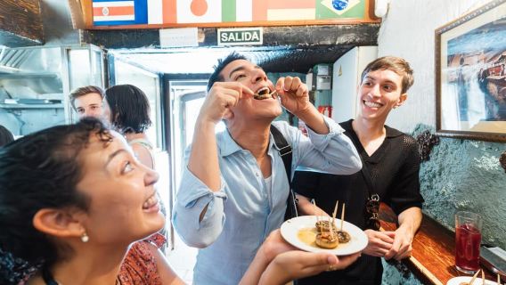 Madrid : visite gastronomique guidée avec dégustations de tapas et boissons