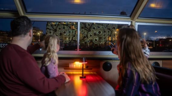 Amsterdam: Pelayaran Festival Cahaya di Kapal Berpemanas + Cokelat Panas