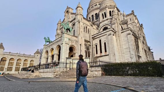 Montmartre vor den Massen: Rundgang und Frühstück