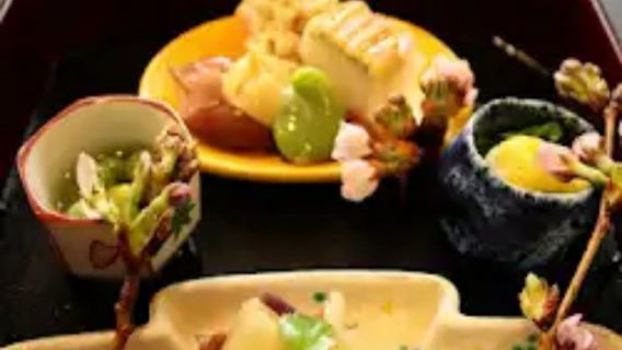 11 ristoranti popolari a Kyoto, Giappone, consigliati dalla guida Michelin, tra cui KAJI, specializzato in cucina tradizionale giapponese