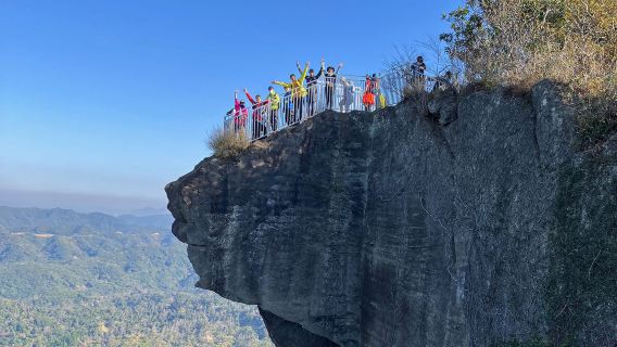 [WeGuide NOKOGIRIYAMA Centro de guía de Nokogiriyama] Explora los lugares destacados de la península de Bōsō con la experiencia de senderismo en "Nokogiriyama", elige una de las tres opciones disponibles