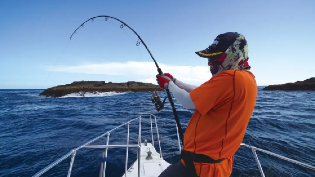 日本沖縄で海釣りを楽しむ半日帰りツアー 那覇/北谷発 ホテル送迎オプションあり