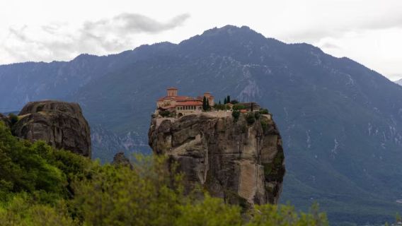 希臘雅典來回，天空之城梅黛奧拉一日遊 中文司導 暢遊修道院