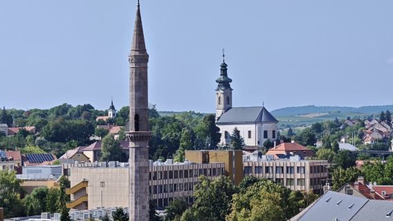 埃格爾城堡+美人谷+伊什特萬廣場-公牛血葡萄酒文化一日遊