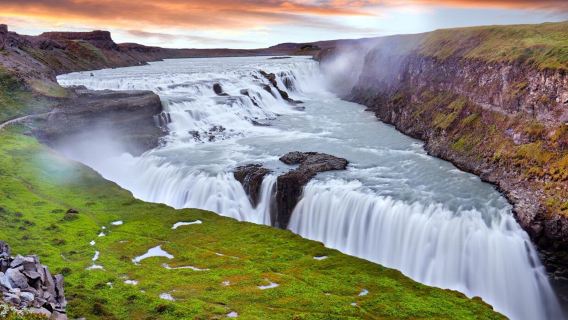 Perjalanan satu hari Lingkaran Emas Islandia dengan pemandu bahasa Cina-Inggris ke Geysir | Termasuk Danau Kawah | Opsi Blue Lagoon atau grup 8 orang