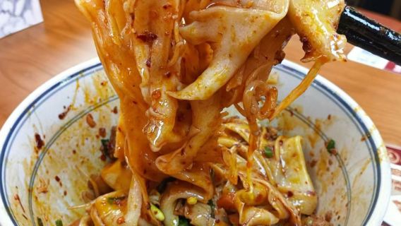 Xi'an Evening Food Tour: Explore the Silk Road Relics by Tuk-tuk and Savor the Nighttime Delicacies of Chang'an