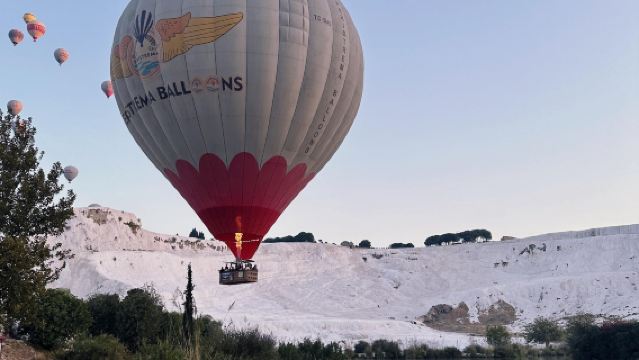 安塔利亞：棉花堡熱氣球飛行之旅【來回接駁+英文導遊+含午餐】