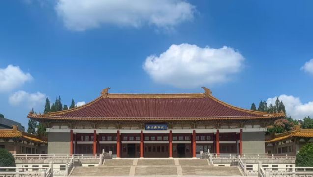 南京博物院半日遊【可選含門票入園套餐+真人講師入園講解+精緻小拼團/私家團等定制講解多套餐可選】