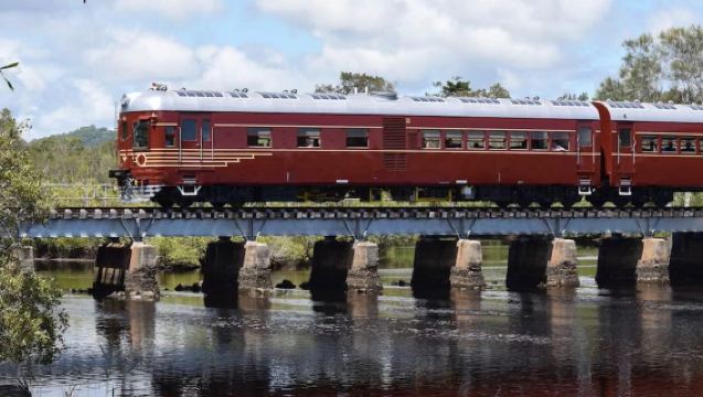 Lawatan sehari Gold Coast ke Byron Bay, New South Wales + Tasik Darah (Ladang/Kereta Api Pelancongan) Kumpulan Kecil Berbahasa Cina