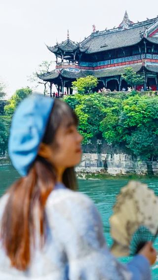 Dujiangyan + Qingcheng Mountain Day Trip ◆ Small group of 2-8 people ◆ All entrance fees included ◆ Night tour of Blue Tears