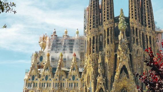 Sagrada Familia: Skip The Line Ticket + Guided Tour