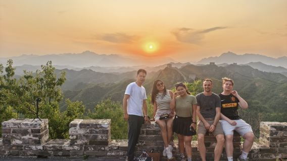 Tour en grupo reducido por la Gran Muralla de Jinshanling al atardecer en Pekín