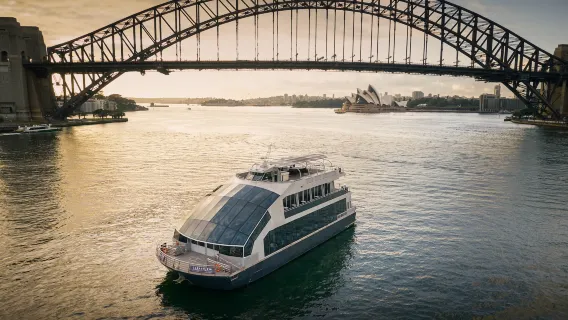 Ужин на стеклянной лодке в Сиднейской гавани - Sydney Harbour Glass Boat Dinner Cruise