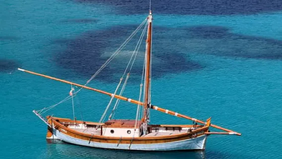 La Maddalena: Guided Tour on the Sailing Ship 'Lybra' with Typical Lunch on Board
