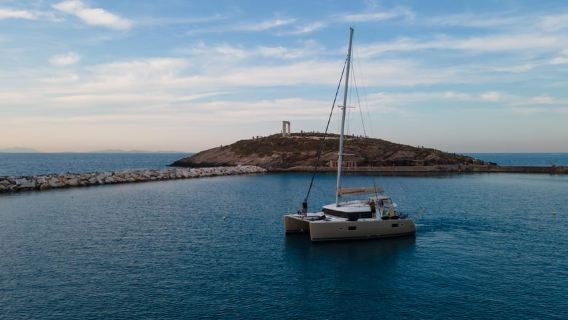 Naxos: Catamaran Cruise with Lunch & Drinks