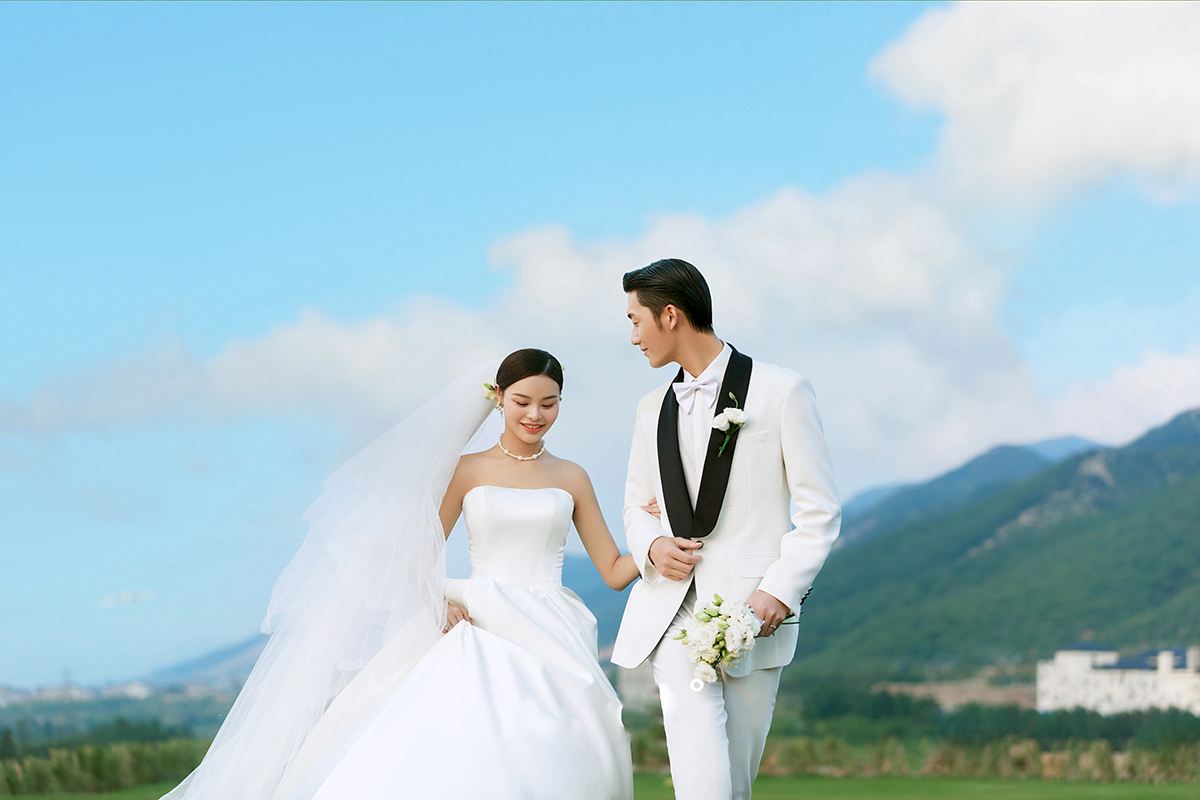 Trip Moments in Mannheim, Germany[Driver-guide plus travel photography + wedding aerial photography microfilm + makeup & costumes + itinerary customization + unlimited group size]