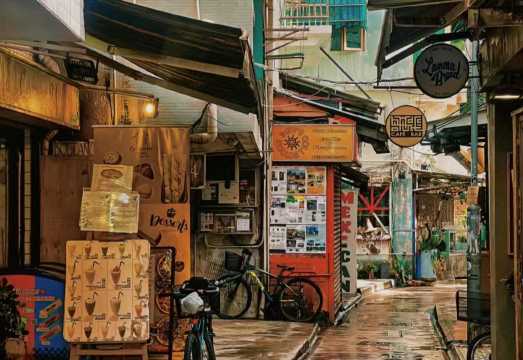 Explore the old city through the streets and alleys: Wandering around the Kowloon Tong Lau Buildings + Food and Drink Day Tour