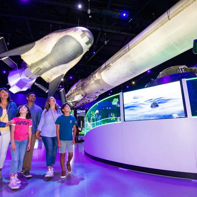 NASAケネディ宇宙センター訪問者複合施設：入場券＋探検ツアー | Trip.com