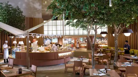 台南遠東飯店10F遠東CAFÉ自助式午餐券(平日晚餐+NT$110.假日午或晚餐+NT$330)