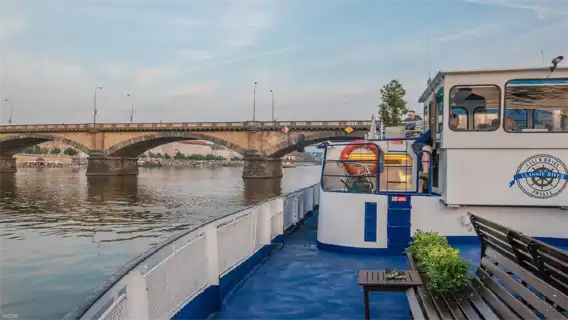 ล่องเรือชมแม่น้ำวัลตาวาในกรุงปราก สาธารณรัฐเช็ก (สามารถเลือก อาหารกลางวัน หรือ อาหารเย็น ได้)