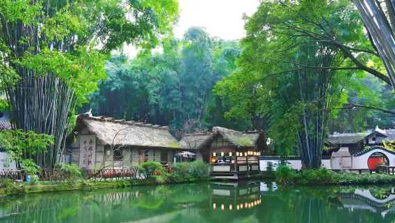 Chengdu Wuhou Temple + Du Fu Thatched Cottage + Kuanzhai Alley + Giant Panda Breeding Base one-day tour