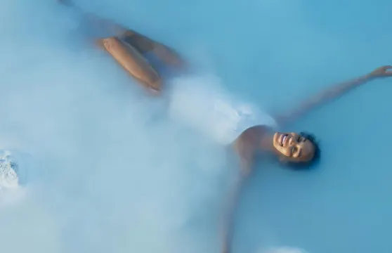 藍湖：尊貴入場套票（含飲品、礦物泥面膜、毛巾及浴袍）