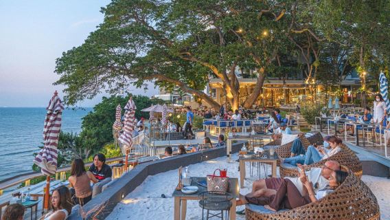 タイ・パタヤで必ず訪れたい人気の絶景レストラン「The Sky Gallery」|ロマンチックな海と崖の夕日を満喫|席予約代行サービス(予約料金は食事代の一部に充当可能)